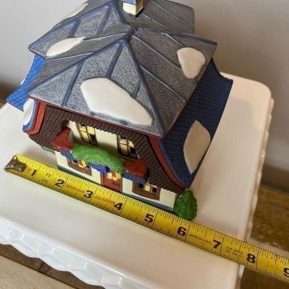 Department 56 Heritage Alpine Village Bakery & Chocolate Shop #5614-6 Retired - Picture 3 of 9